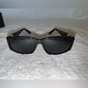 Chanel Black sunglasses with CC gold hardware, with case, box and book. Chanel Sunglasses Black Gold CC Logo Polarized ch5468BA 622  main image 4